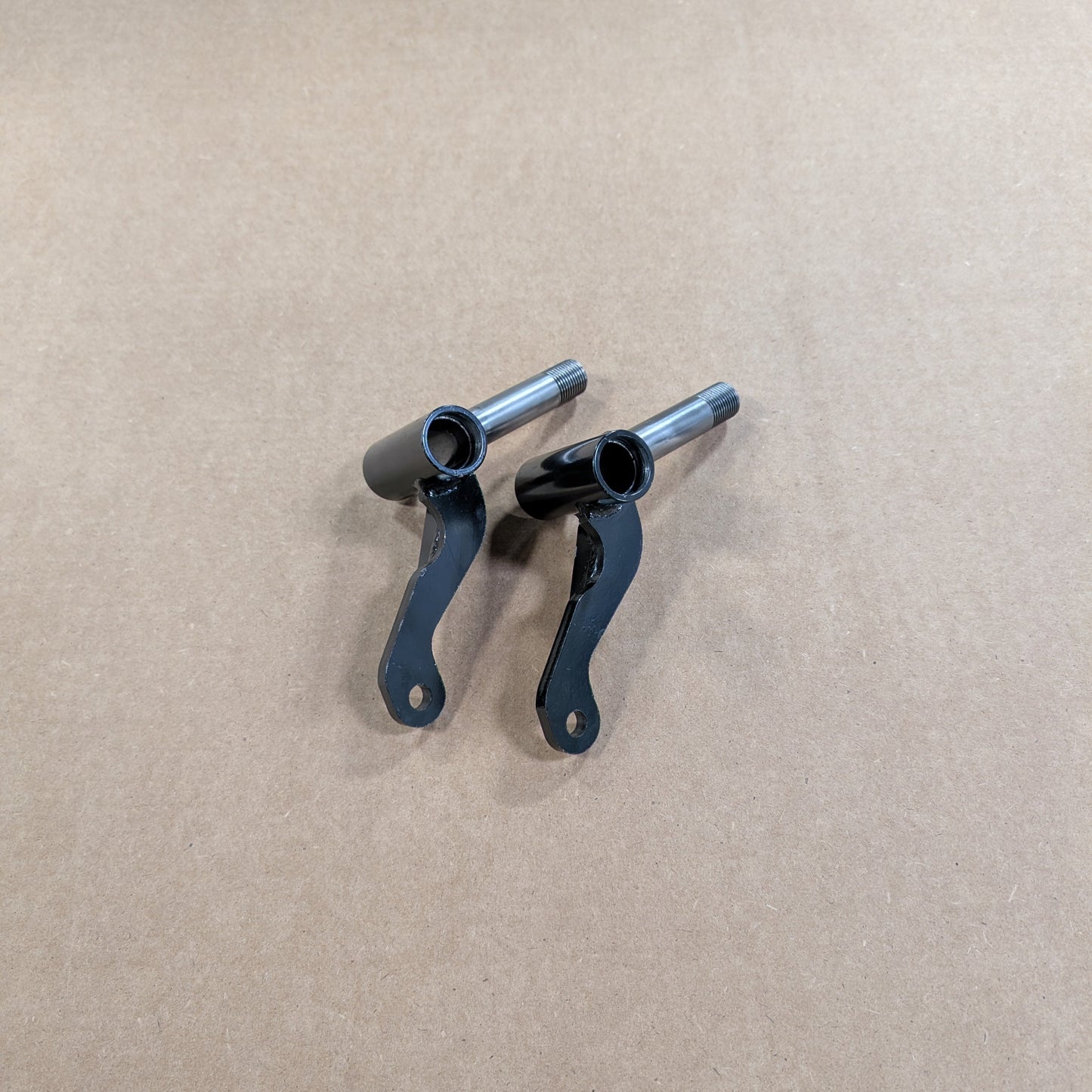 Front- Spindle Left Set (w/o bearings)